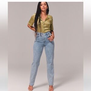 Abercrombie 90’s Straight Ultra High Rise Jeans (Curve Love)